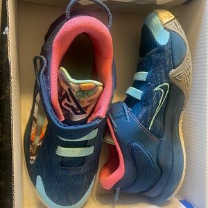 Nike Kids Navy and Coral Athletic Sneakers with Mint Accents